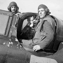 F/Sgt Edward R. Thorn (left) and Segr Frederick J. 'Fred' Barker (right).
